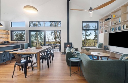 Blackheath House | Birdsong Blackheath captures serene beauty in the picturesque landscape of the Blue Mountains