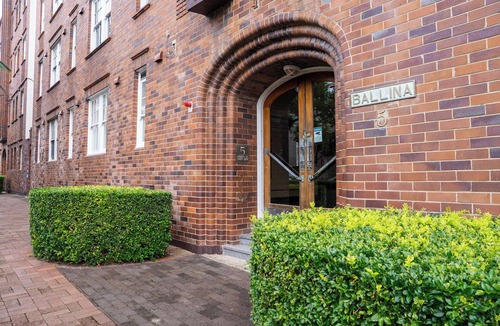 Darlinghurst Apartment | Boho Chic Studio Apartment, Next to CBD