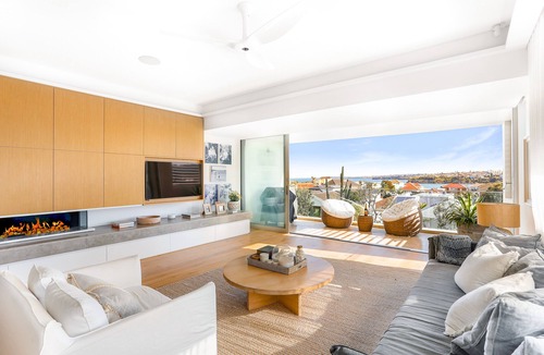 North Bondi House | Bondi Beach Celebrity 4 bdrm luxury home 300m to beach with Coastal Views