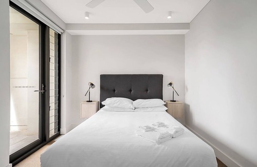Bondi Beach Apartment | Bondi Beach Escape, Steps to Sand & Café