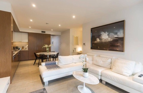 Bondi Beach Apartment | Bondi Beach Lux Apartment with Private Patio