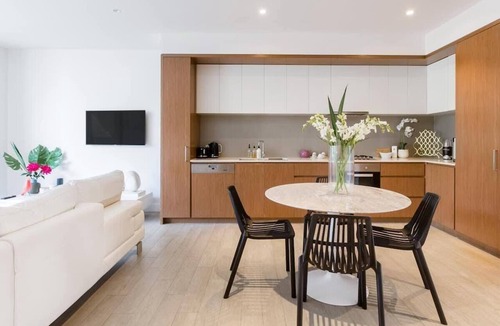 Bondi Beach Apartment | Bondi Beach Lux Apartment with Private Patio