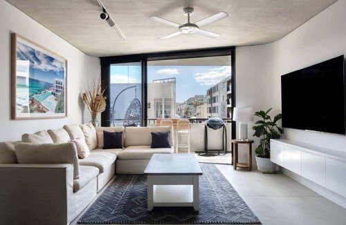Bondi Beach Apartment | Bondi Beach Premium 2 bed Apt with Views and Parking