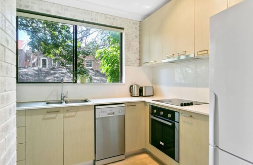 Bondi Beach Apartment | Bondi Bliss Lamrock - 1 minute to beach + Parking