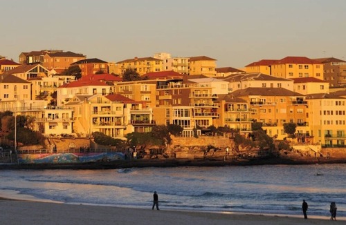 Bondi Beach Apartment | Bondi Bliss Lamrock - 1 minute to beach + Parking