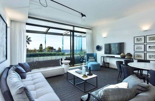 Bondi Beach Apartment | Bondi Luxury Apartment with Views and Parking