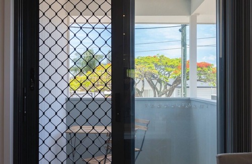 Wynnum North Apartment | Brand new 1 bedroom micro apartment for 2