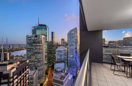 Brisbane Central Business District Apartment | Breathtaking! 2Bed/2Bath/1Car/Balcony/Views ~ CBD