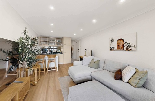 Neutral Bay Apartment | Bright 1-Bed Apartment in Neutral Bay