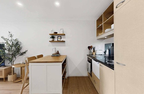 Neutral Bay Apartment | Bright 1-Bed Apartment in Neutral Bay