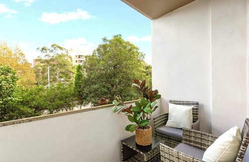 North Sydney Apartment | Bright 1bed Kirribilli Walk to Harbour Parking