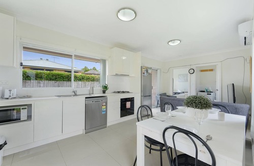 North Ryde House | Bright 2BR North Ryde Near Metro & Macquarie