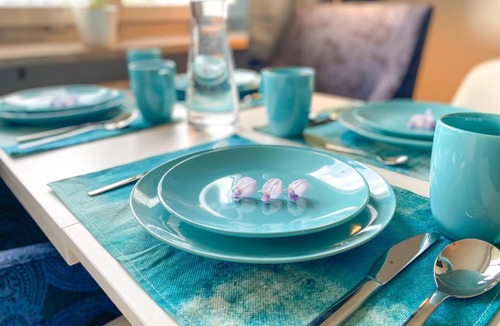 Matthaus Apartment | Bright Apartment with Balcony near Messe - Special BLUE TIGER Apartment, Basel, up to 4 guests