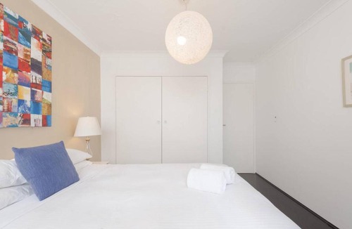 Randwick Apartment | Bright Modern Apartment Near Coogee Beach