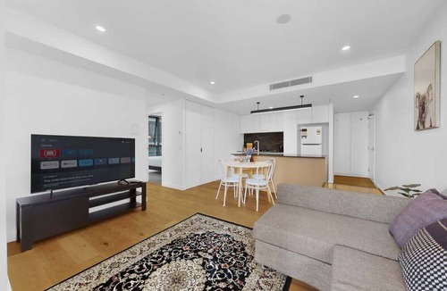 South Brisbane Resort | Brisbane One Views | Level 15 2BR Apartment