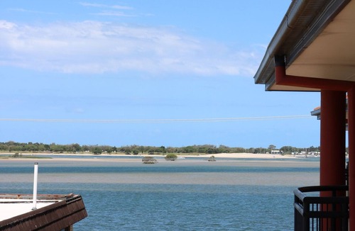 Labrador Apartment | Broadwater Apartment with Balcony & Water Views