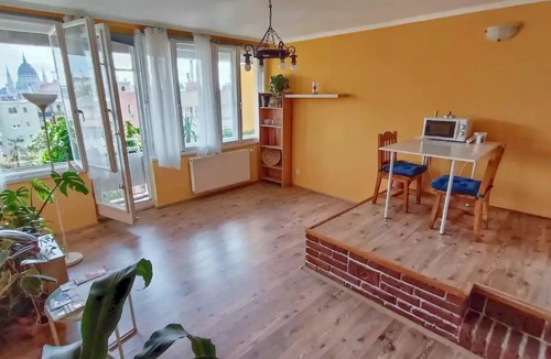 Castle Hill Apartment | Buda Super Panorama view to the Parliament, 5 min from the metro, tram or bus