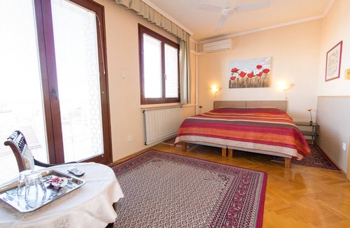 Castle Hill Bed & Breakfast | Budavar Bed and Breakfast