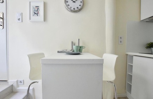 Palace District Apartment | Budget Apartment by Hi5 - Krúdy street