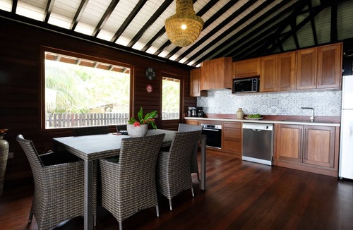 Temae House | bungalow lagoon side/6 people max/Moorea/3 bedrooms with A/C, 2 bathrooms
