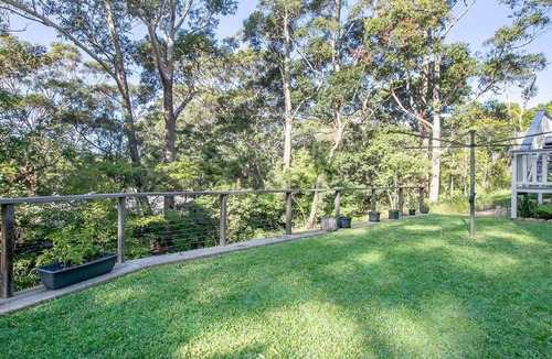 Macmasters Beach House | Bush setting with easy walk to beach