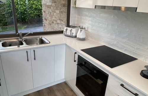 Avoca Beach House | Buy 2 weekend nights, get 2 week nights free - LUXURY WITH STUNNING SEA VIEWS