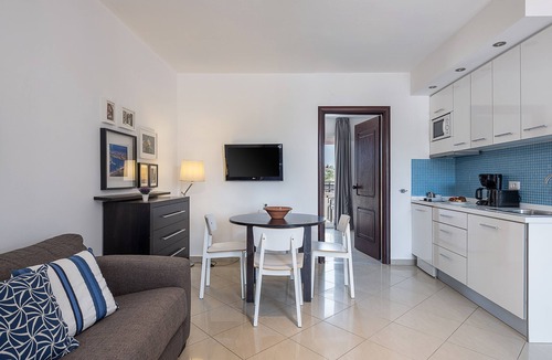 Gerani Apartment | Caldera Beach
