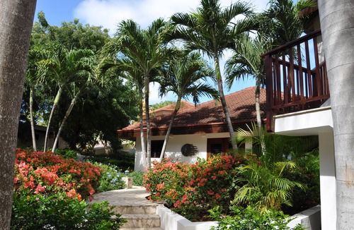 Spanish Town Villa | Caribbean Wind, 6 bedroom luxury beachside villa Mahoe Bay.
