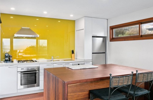 Gerroa House | Carmelone a beautifully appointment holiday retreat in picturesque Gerroa on the South Coast of NSW.