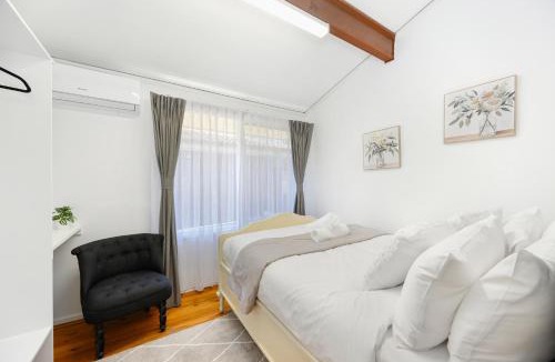 Casula House | Casula cozy 3Br home with parking & WiFi