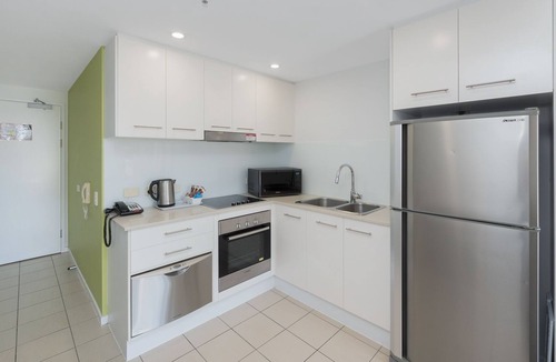 South Townsville Apartment | Central Apartment in South Townsville1 Bed 1 Bath Apartment