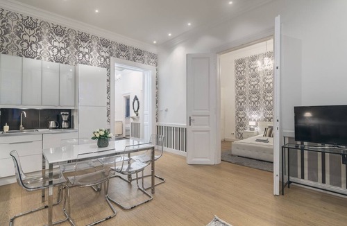 Erzsebetvaros Apartment | Central Ruin Bar District 2BR Apt