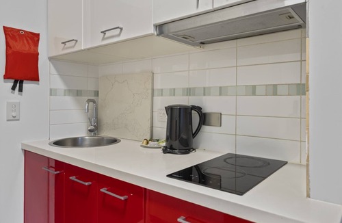 Kangaroo Point Apartment | Central Studio in Kangaroo Point