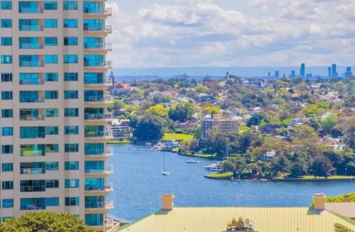 The Rocks Apartment | Central Sydney Apartment with Pool, Sauna & Gym!