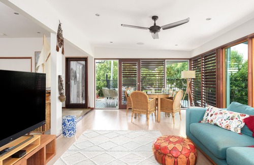 Tin Can Bay House | Centrally located and a nice walk to the bay