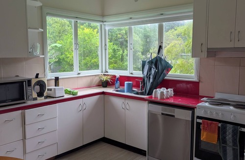 Imbil Cottage | Centrally located cottage in Imbil. 15 mins from Borumba Dam. Pet friendly.