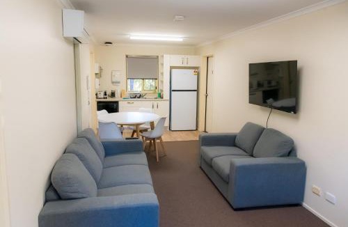 Chandler Hostel | Chandler Lodge and Cabins
