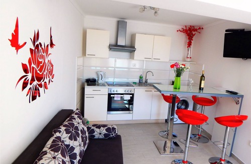 Babin Kuk Apartment | >CHARMING 1 BEDROOM APARTMENT 100m FROM SUNSET BEACH, FREE PARKING<