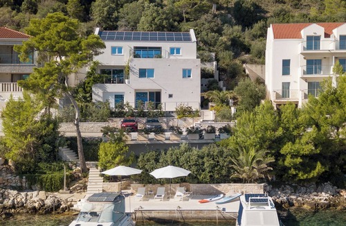 Pasadur Apartment | Charming 2-bedroom apartment with AC and WiFi in fabulous Pasadur, sandy beach.