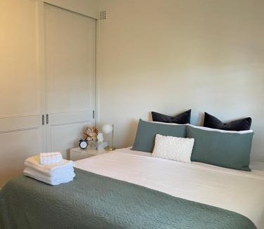 Blacktown House | Charming & Cozy 2BR Cottage