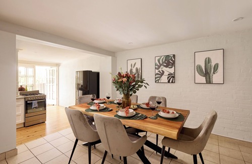 Darlinghurst House | Charming Terrace house close to CBD/5 Min to Train