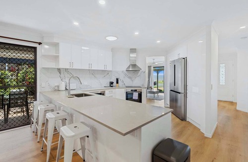 Victoria Point House | Charming Waterfront Escape in Victoria Point