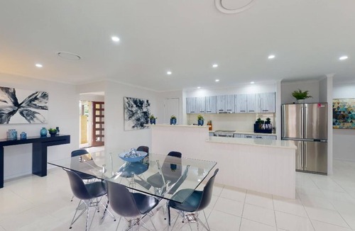 Caboolture House | Chateau Tonnelle