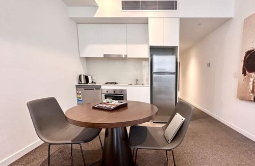 Chatswood CBD Apartment | Chatswood walk to Train Station/Shopping center
