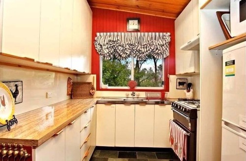 Leura Cottage | Cherry Tree Cottage | Old-World Cottage, 3 Bedroom, A/C, Fireplace, Bath, Garden