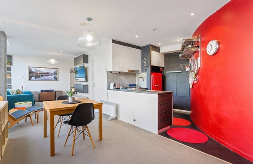 Newtown Apartment | Chic 1-Bed Apartment in the Heart of Newtown