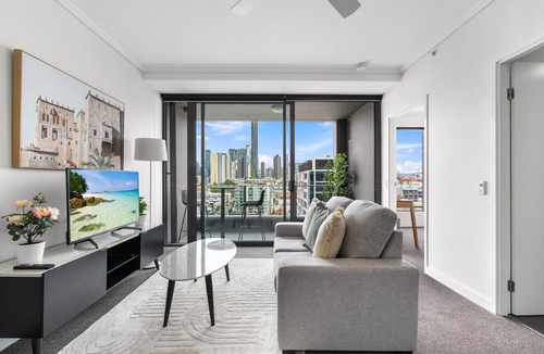 Fortitude Valley Apartment | Chic 1 Bed Inner-City Retreat with Pool and Views