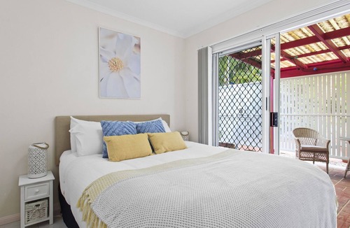 Yaroomba Apartment | Chic 1-Bed Yaroomba Flat Steps from the Beach