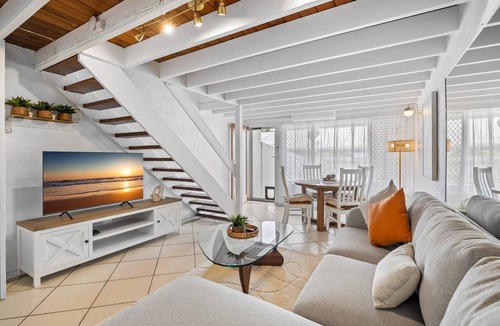 Mooloolaba Apartment | Chic 2-Bed Cabin-Style Home by Mooloolaba Beach