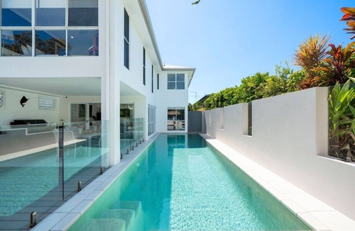 Sunshine Coast House | Chill at Moffat Beach